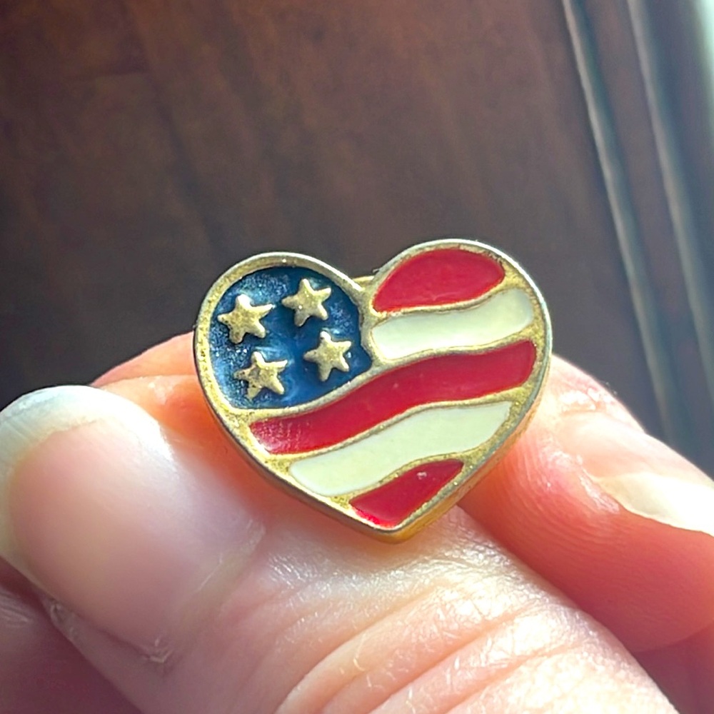 2001 Avon American Flag Vintage Pin